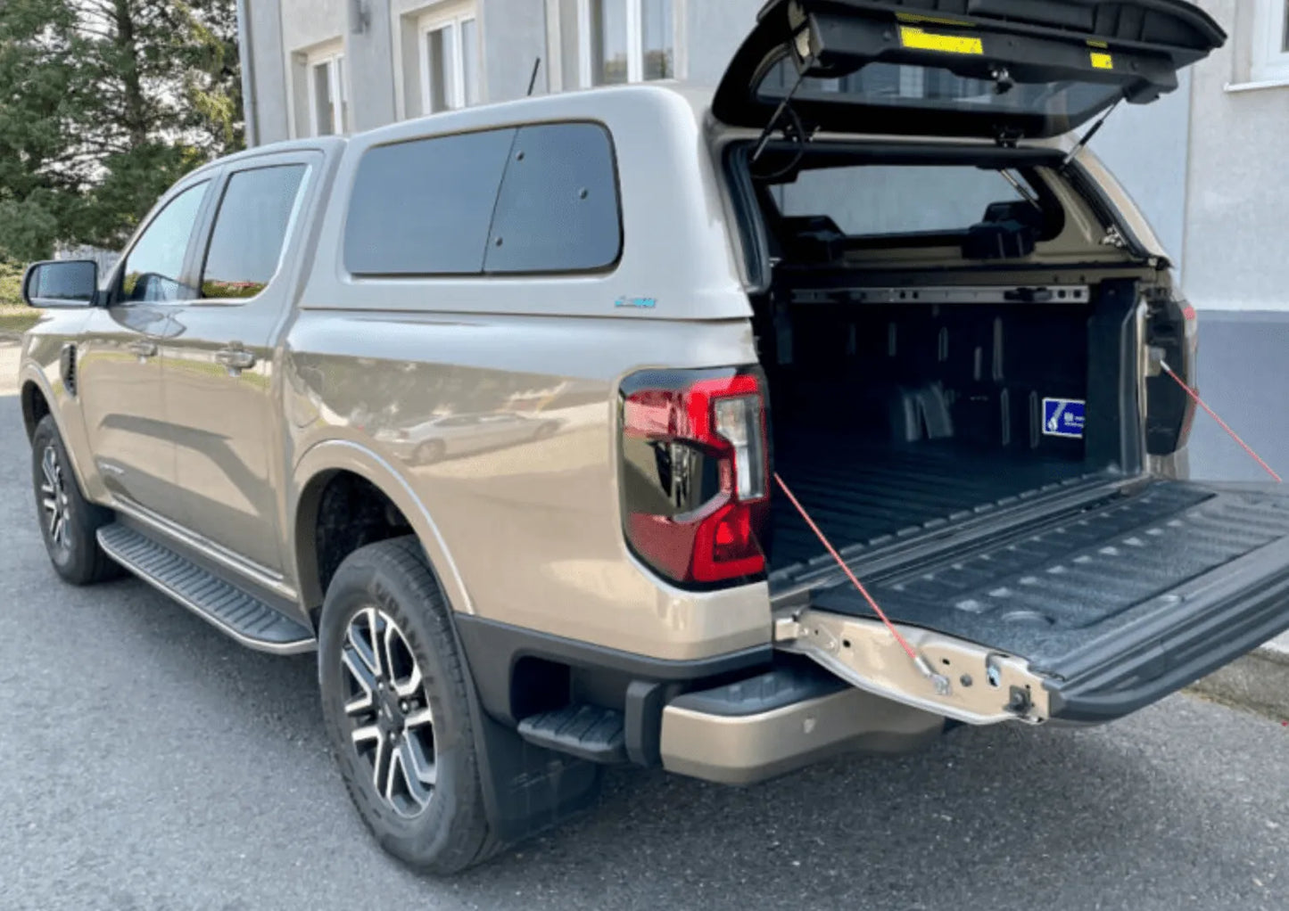 Hardtop Aeroklas Ford Ranger/Raptor 2023+ NEXT GEN | Double Cab sur Xperts4x4 Accessoires 4x4 Off-Road