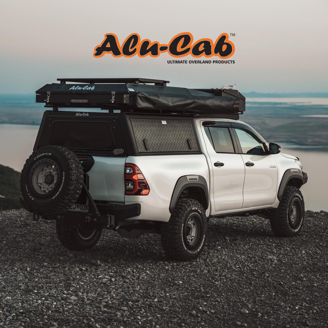 Hardtop Alu-Cab Explorer 3 sur Toyota Hilux Revo avec Tente de toit GEN 3R et Auvent Shadow 270°