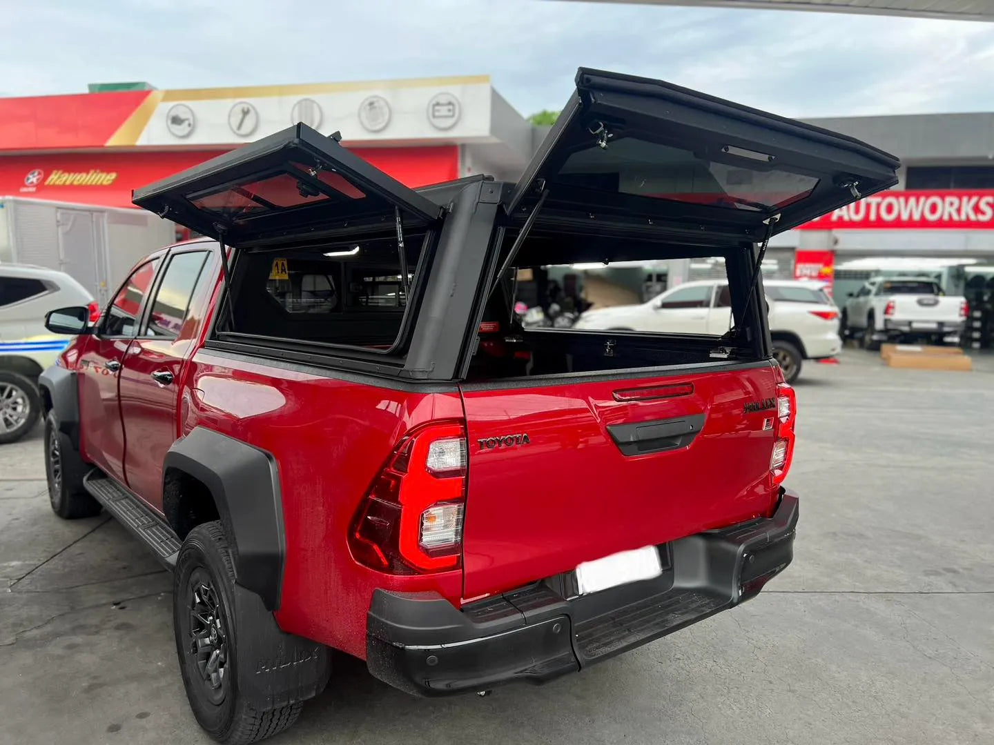 Hardtop Alu-Cab Contour Toyota Hilux 2016 à Présent sur Xperts4x4 Accessoires 4x4 Off-Road