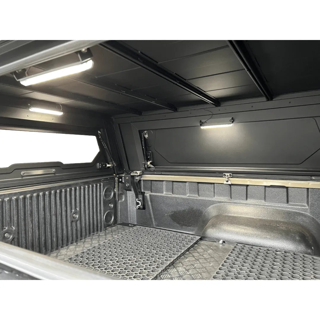 Hardtop Alu-Cab Contour Toyota Hilux 2016 à Présent sur Xperts4x4 Accessoires 4x4 Off-Road