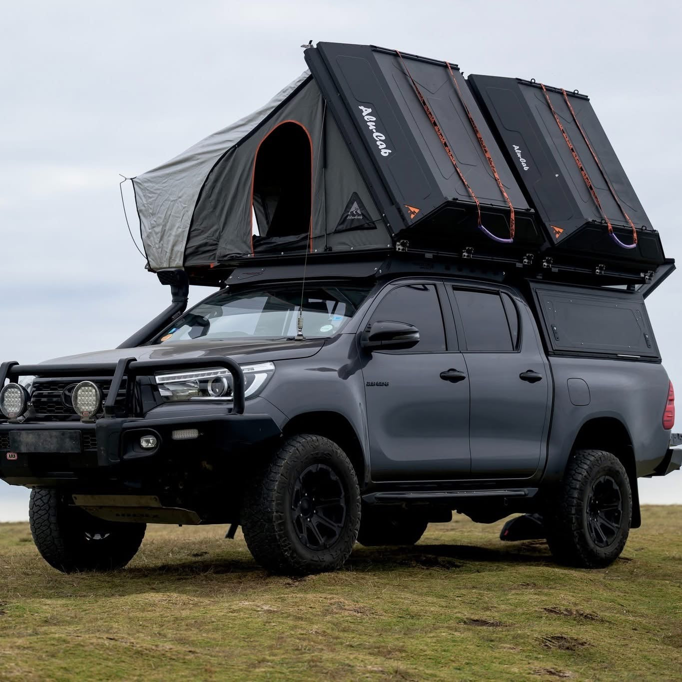 Hardtop Alu-Cab Contour Toyota Hilux 2016 à Présent sur Xperts4x4 Accessoires 4x4 Off-Road