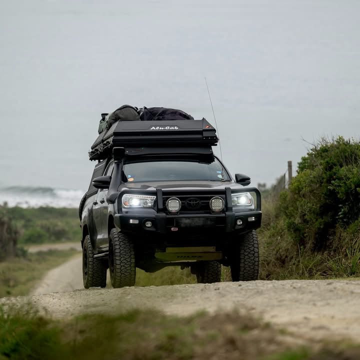 Hardtop Alu-Cab Contour Toyota Hilux 2016 à Présent sur Xperts4x4 Accessoires 4x4 Off-Road