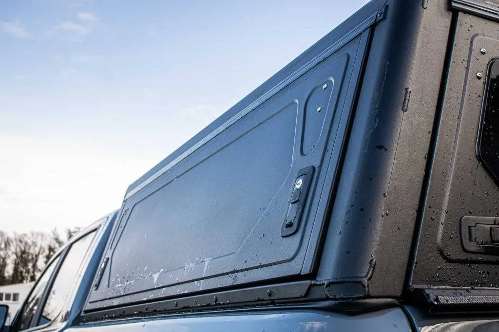 Hardtop Alu-Cab Contour Toyota Tundra 2022+ 5.5" CrewMax sur Xperts4x4 Accessoires 4x4 Off-Road