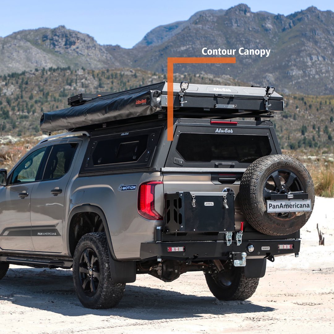 Hardtop Alu-Cab Contour pour Volkswagen Amarok 2023+ Double Cab, finition en aluminium robuste, monté sur le véhicule.