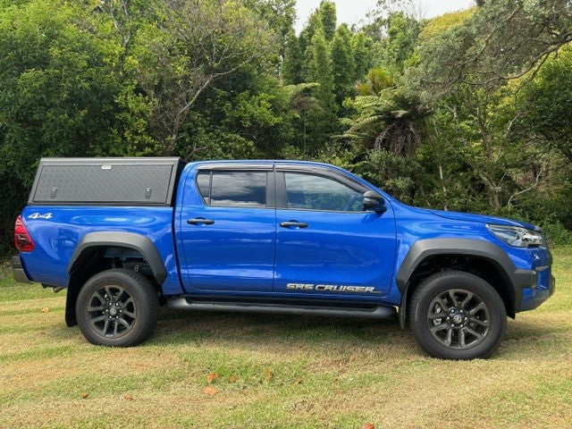 Hardtop Alu-Cab Explorer 3 pour Mitsubishi L200 2016+ en aluminium, montage sécurisé, robuste et pratique pour le coffre.