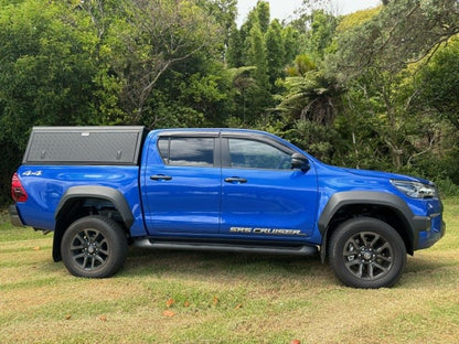 Hardtop Alu-Cab Explorer 3 pour Mitsubishi L200 2016+ en aluminium, montage sécurisé, robuste et pratique pour le coffre.