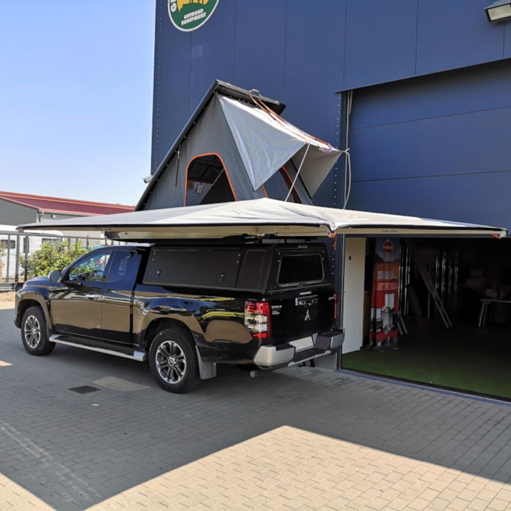 Hardtop Alu-Cab Explorer 3 en aluminium pour Mitsubishi L200 2016+, vue du dessus, avec fenêtres et fixation robuste.
