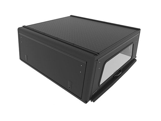 Hardtop Alu-Cab Explorer 3 en aluminium pour Jeep Gladiator JT, vue de face avec fenêtres et fixation.