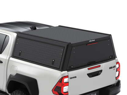 Hardtop Alu-Cab "Guard" pour Toyota Hilux Revo 2016+ Double-Cab, en aluminium, installé sur le véhicule.