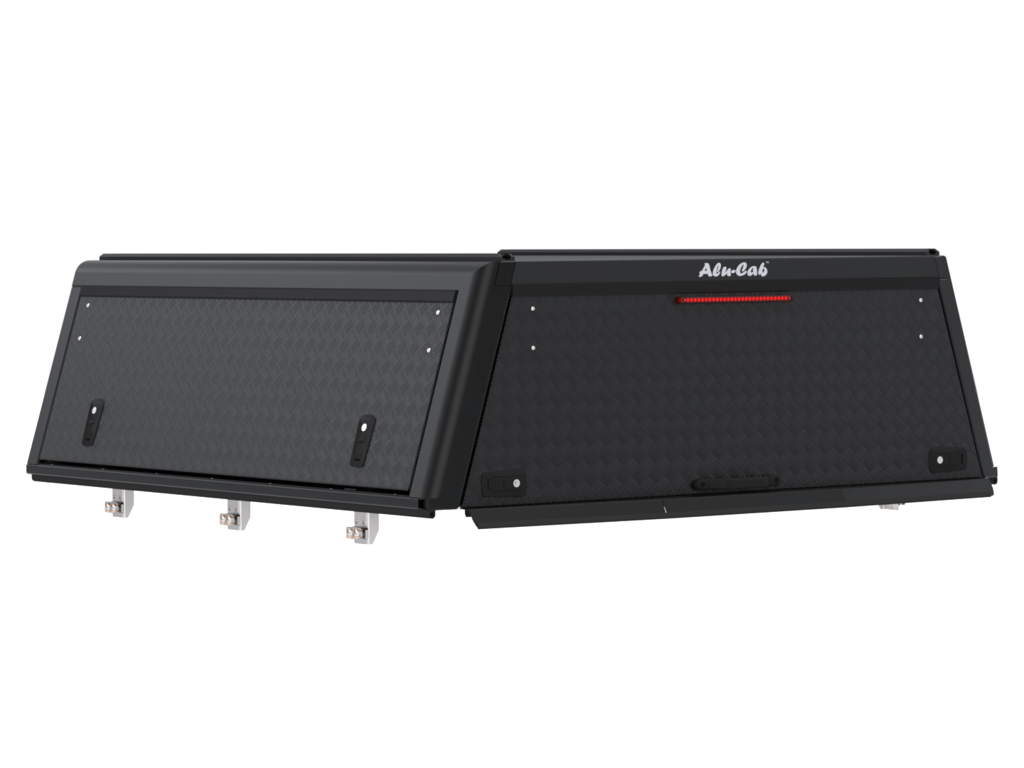 Hardtop Alu-Cab "Guard" pour Toyota Tacoma 2016-2023, texture en aluminium robuste, vue de face avec surfaces texturées.