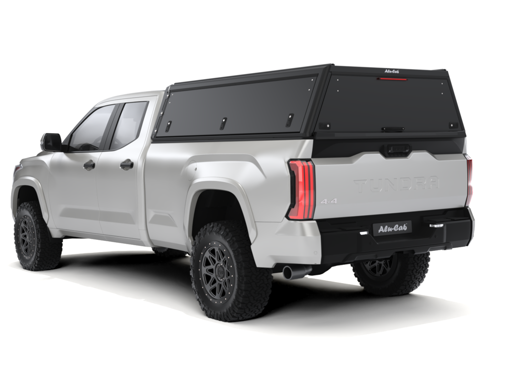 Hardtop Alu-Cab "Guard" pour Toyota Tundra 2022+, version lisse, en aluminium, monté sur le véhicule.