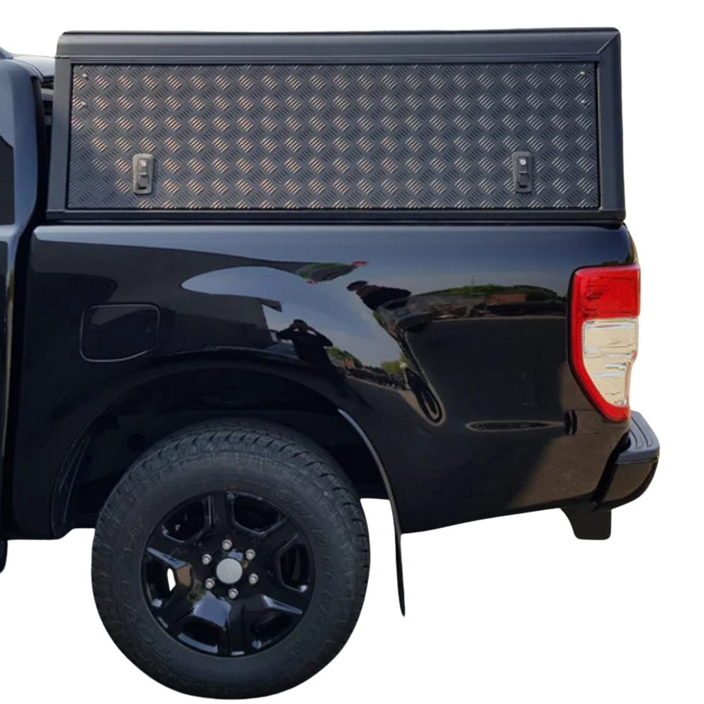 Hardtop en aluminium Alu-Cab Explorer 3 pour VW Amarok 2010-2022, robuste et adapté pour camping et aventure.