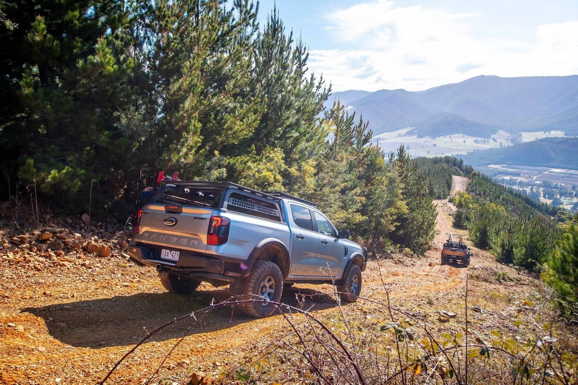 Support de benne ARB 4x4 avec galerie de toit Baserack pour Ford Raptor 2023+ Double Cab, monté sur le véhicule.