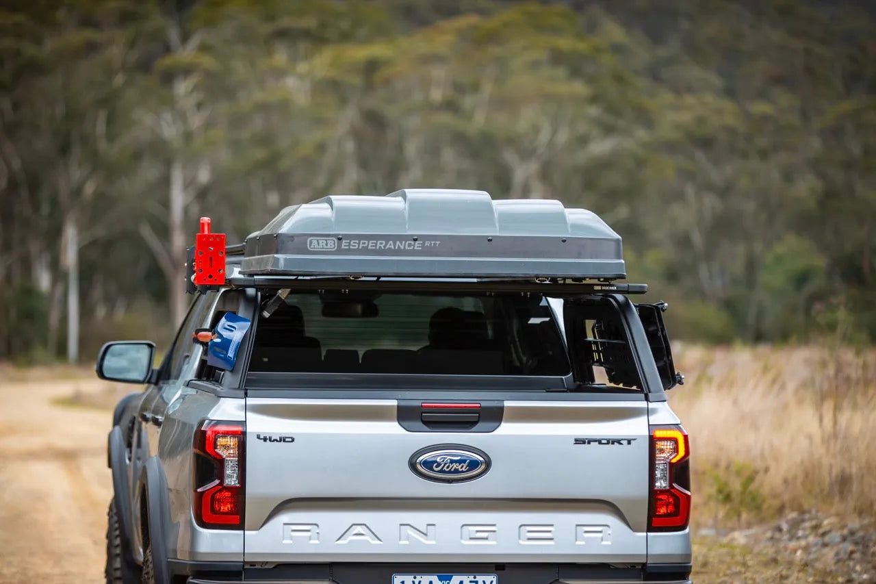 Support de benne ARB pour Ford Ranger 2023+ Double Cab avec galerie de toit, robuste et adapté au montage sur véhicule.