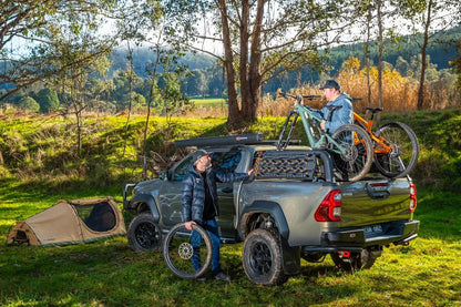 Support de benne ARB pour Toyota Hilux Revo 2016+ Double Cab, système de rack de lit robuste et durable.