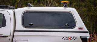 Hardtop Classic ARB | Toyota Hilux Extra Cab 2016-Présent ARB Sans Peinture (Livré couleur Blanche) / Fenêtres Latérales Battantes CLS63A Xperts4x4