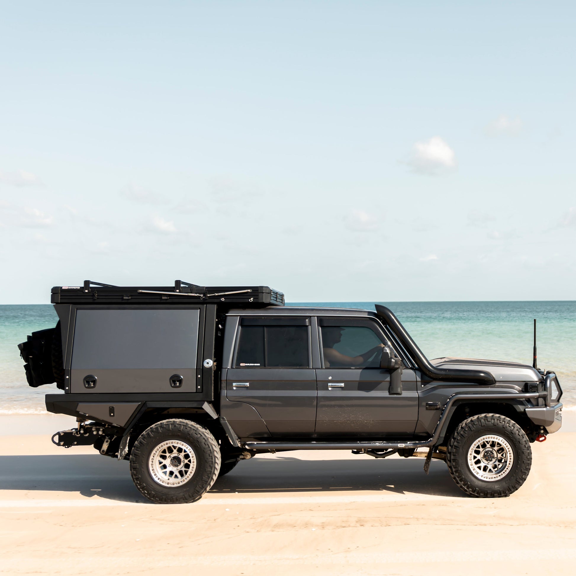 intrepid tent Tente de Toit ARB Intrepid : Espace 4x4 Ultime