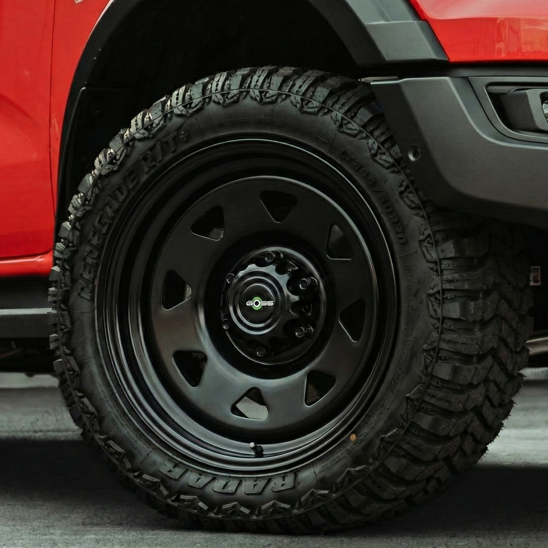 Jante en acier GOSS pour Toyota Hilux Revo 2016 et plus, avec design robuste et finition métallique brillante.