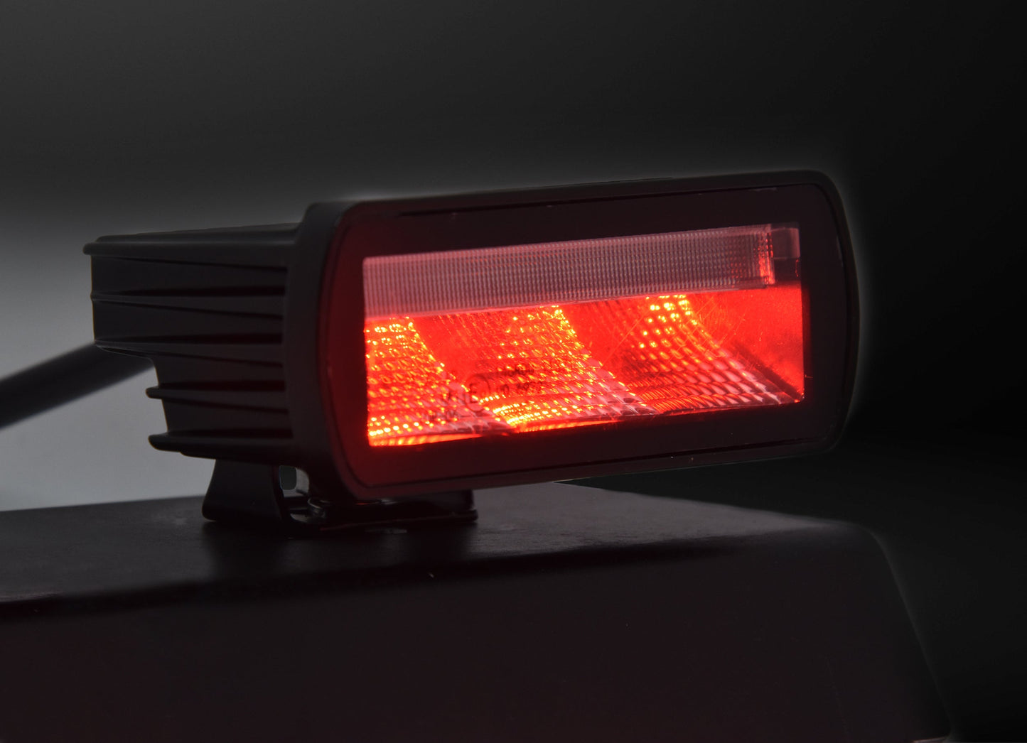 Feu LED de signalisation arrière intégré LUMIDRIVE, étanche, pour éclairage de sécurité en signalisation de véhicule.