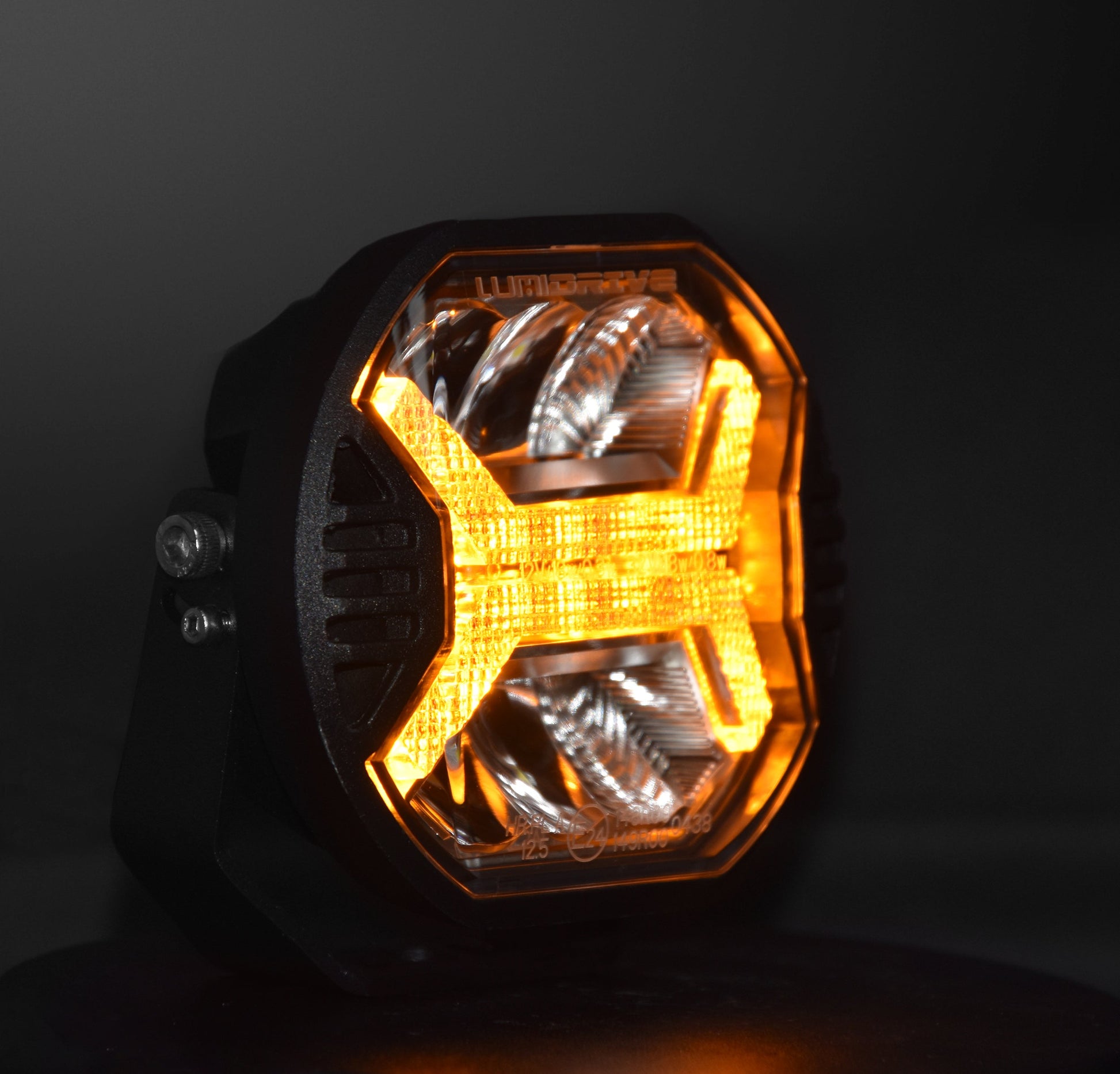 Phare LED Lumidrive XDRIVE 4.0 Lumidrive, éclairage puissant de 24W pour sécurité et visibilité optimale.