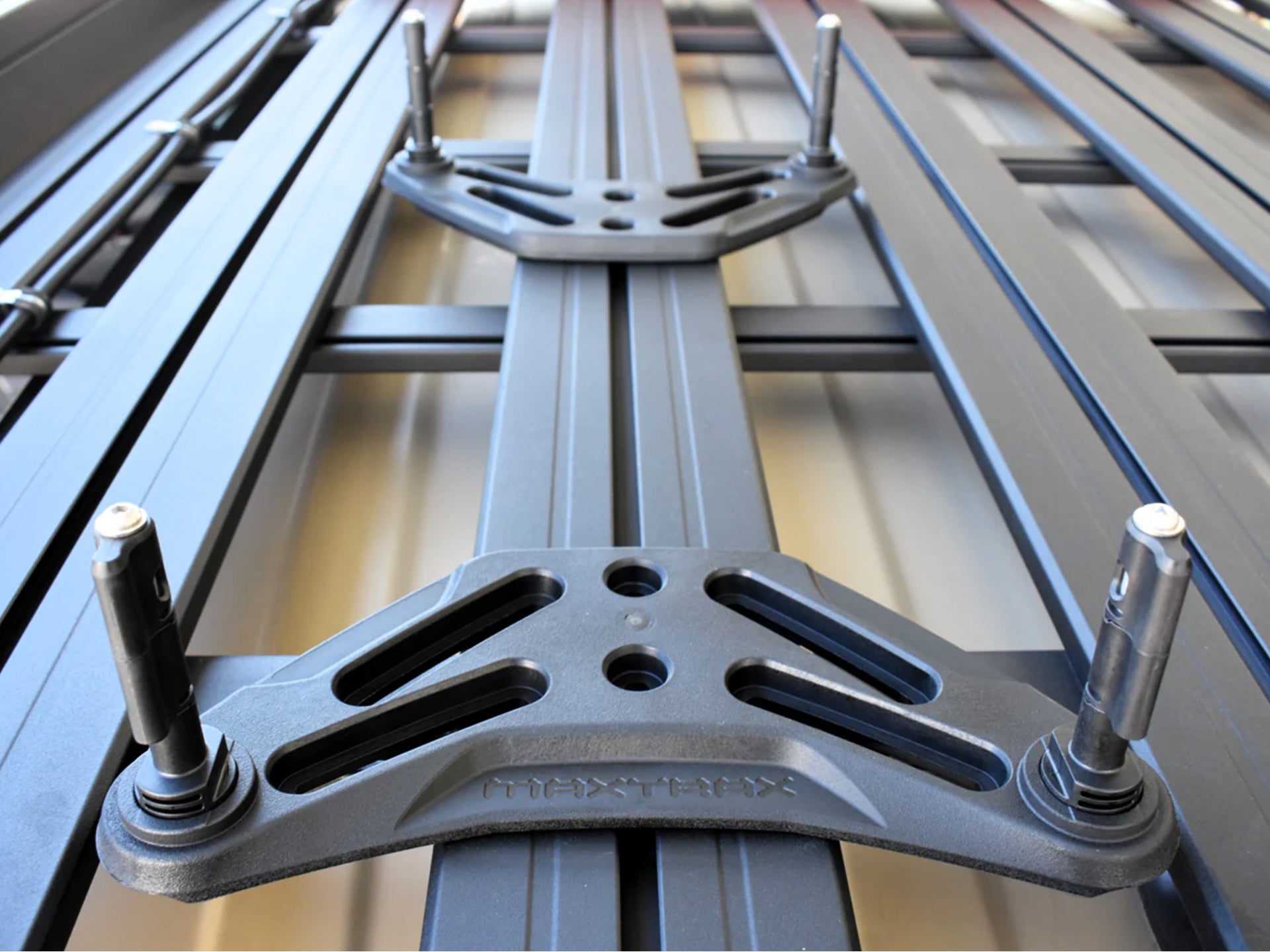 MAXTAX Supports for Maxtrax Xtreme – Mounting on Roof-Rack