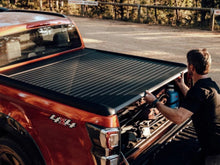 Couvre Benne Manuel Mountain Top EVOm – Isuzu D-Max 2020+ Double Cab sur Xperts4x4 Accessoires 4x4 Off-Road