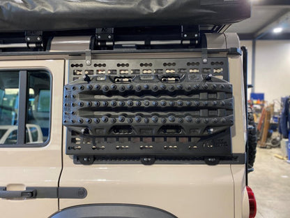 Plaque MOLLE N4-Offroad aile arrière Gauche pour Ineos Grenadier 2022+ - INEOS Grenadier