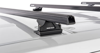 Kit de 3 barres de toit noires Heavy Duty 1800mm avec pieds pour Ford Transit 2014+ de la marque RHINO-RACK, vue de face.
