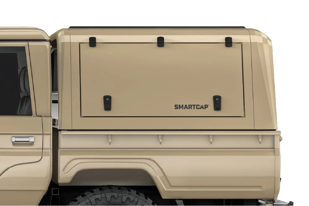 Hardtop RSI SMARTCAP pour Toyota Land Cruiser 78/79 Double Cab, finition robuste, adapté pour usage commercial.