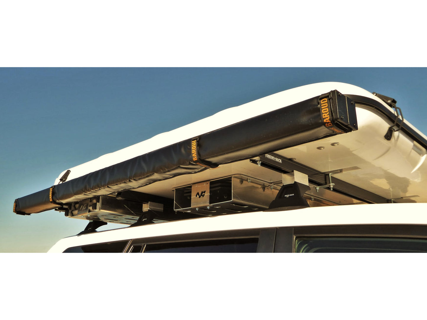 Support de plaques à sable Maxtrax sous tente James Baroud N4-Offroad sur Xperts4x4 Accessoires 4x4 Off-Road