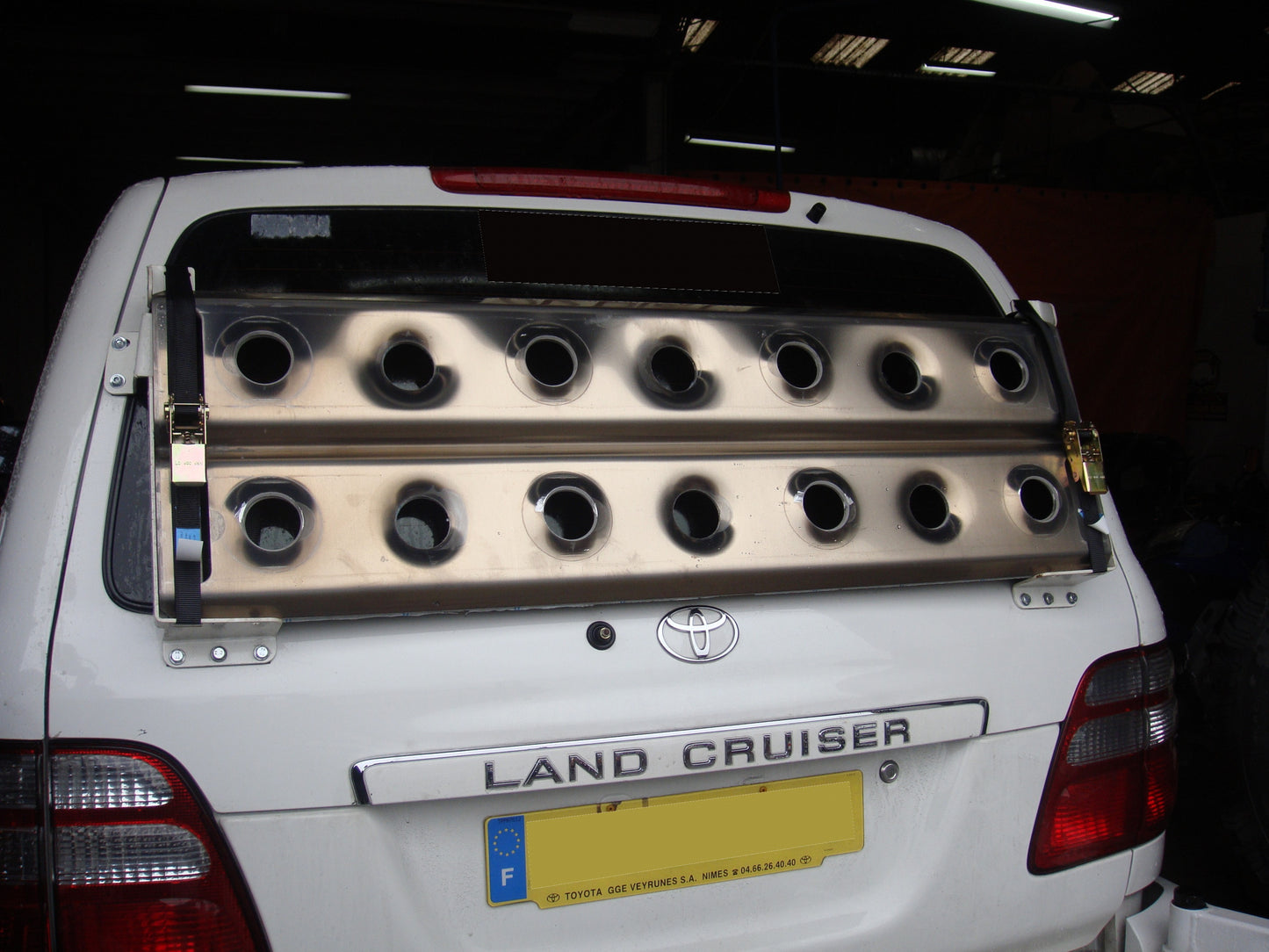 Support de plaques à sable sur le hayon pour Toyota HDJ100 N4-Offroad sur Xperts4x4 Accessoires 4x4 Off-Road