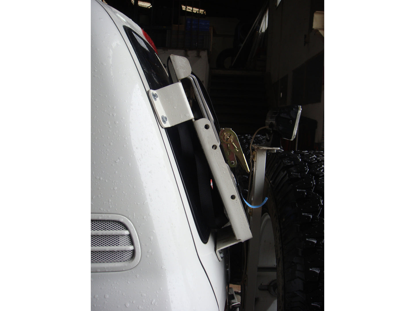 Support de plaques à sable sur le hayon pour Toyota HDJ100 N4-Offroad sur Xperts4x4 Accessoires 4x4 Off-Road