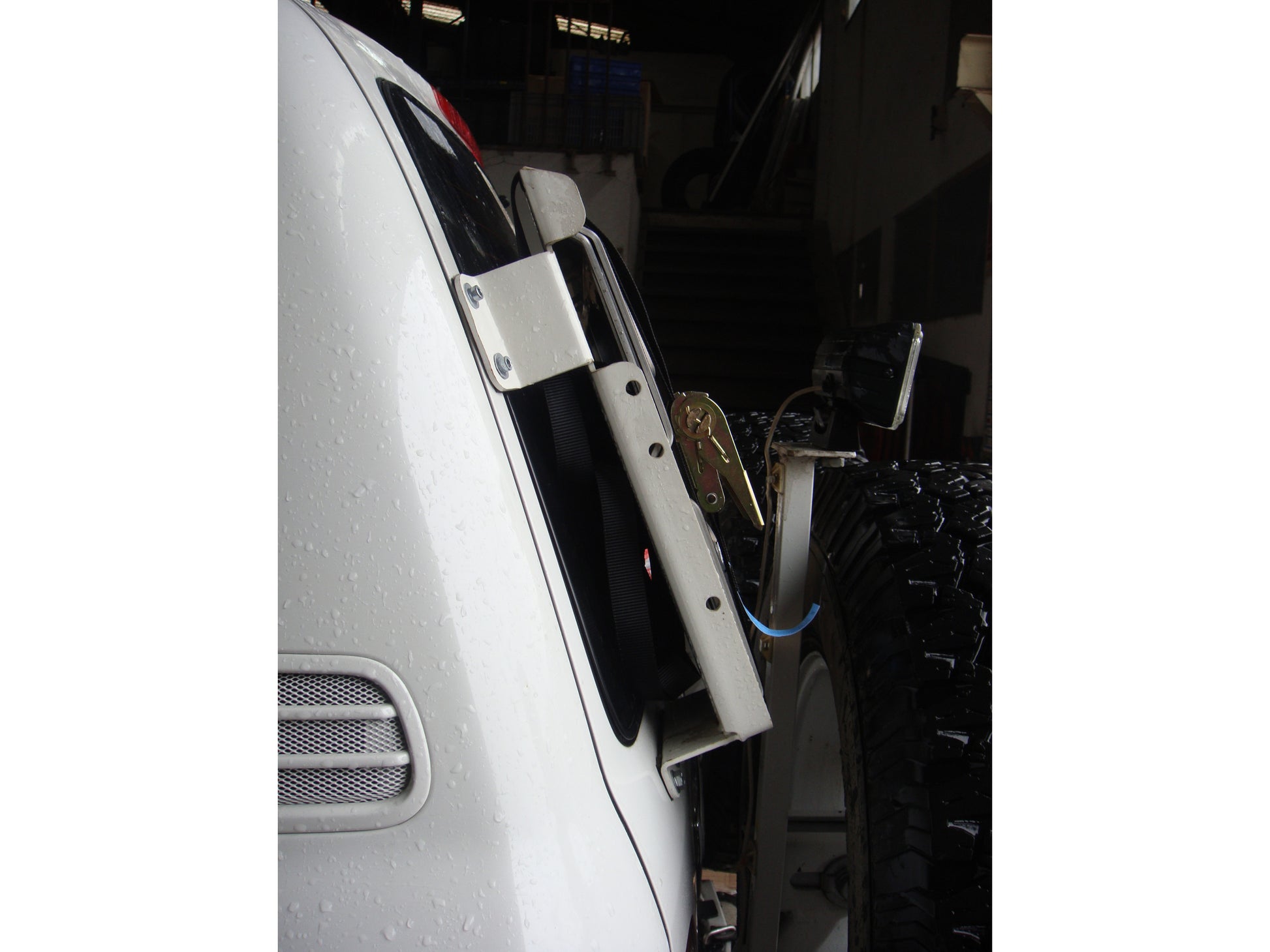 Support de plaques à sable sur le hayon pour Toyota HDJ100 N4-Offroad sur Xperts4x4 Accessoires 4x4 Off-Road