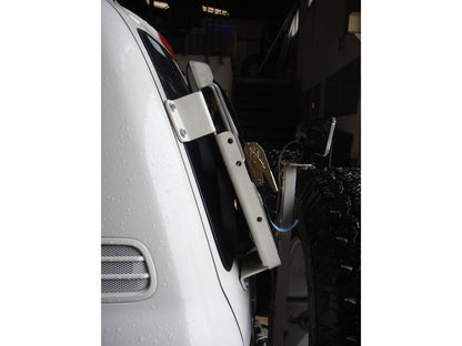 Support de plaques à sable sur le hayon pour Toyota HDJ100 N4-Offroad sur Xperts4x4 Accessoires 4x4 Off-Road