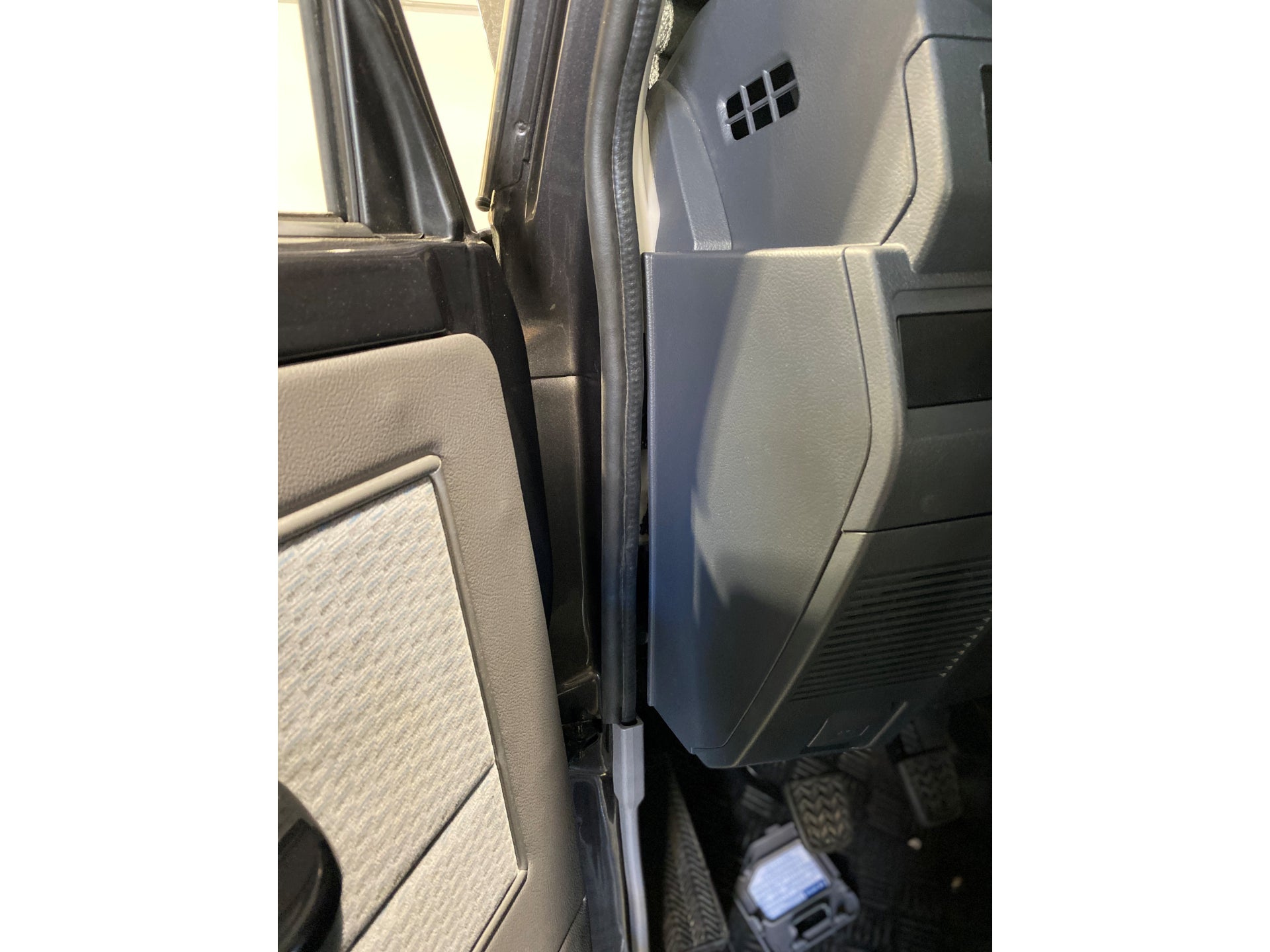 Kit joints de porte étanchéité renforcée N4-Offroad pour HZJ76 et GRJ76, accessoires 4x4 robustes et adaptés à l off-road.