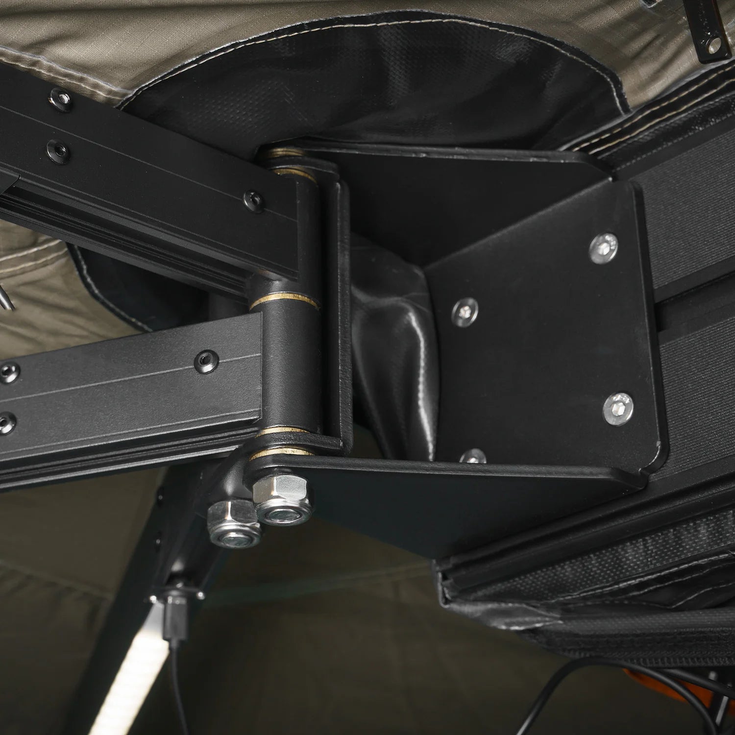 Auvent 360° Autoportant avec Accès Tente de Toit - DARCHE sur Xperts4x4 Accessoires 4x4 Off-Road