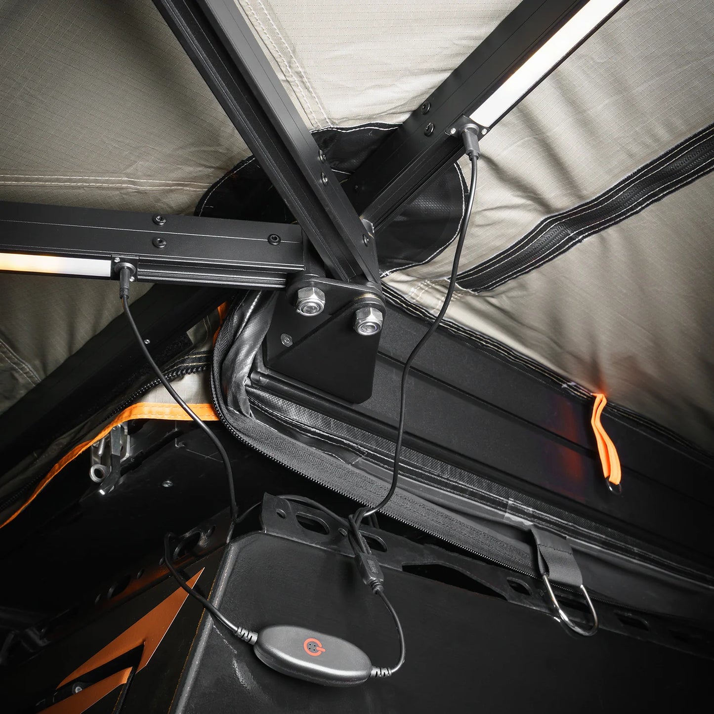 Auvent 360° Autoportant avec Accès Tente de Toit - DARCHE sur Xperts4x4 Accessoires 4x4 Off-Road