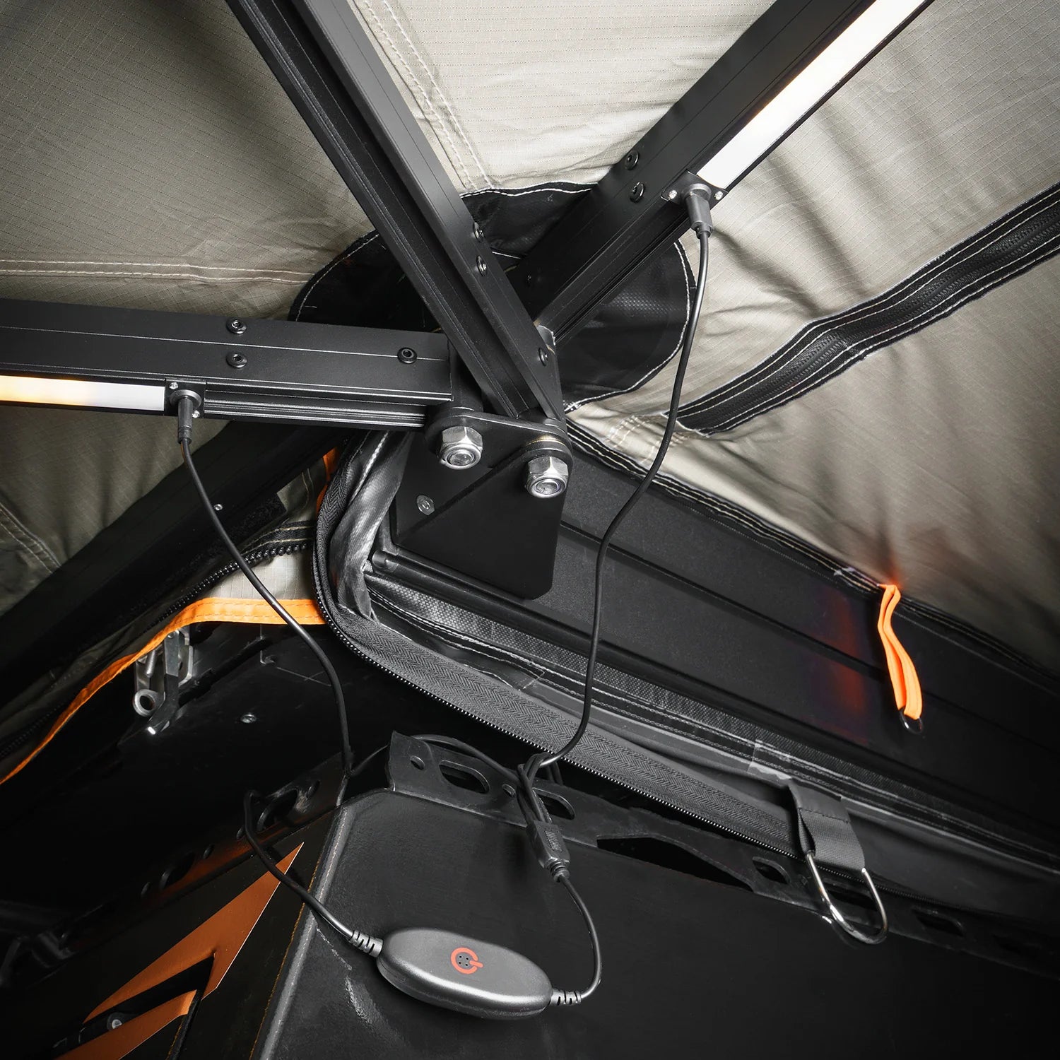 Auvent 360° Autoportant avec Accès Tente de Toit - DARCHE sur Xperts4x4 Accessoires 4x4 Off-Road