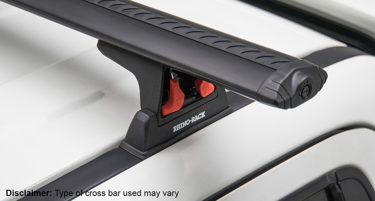 Kit de 2 barres de toit noires RHINO-RACK Heavy Duty 1650mm avec pieds pour Iveco Daily H1 2015+ sur véhicule utilitaire.
