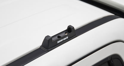 Kit de 2 barres de toit noires RHINO-RACK Heavy Duty 1650mm avec pieds pour Iveco Daily H1 2015+ sur véhicule utilitaire.