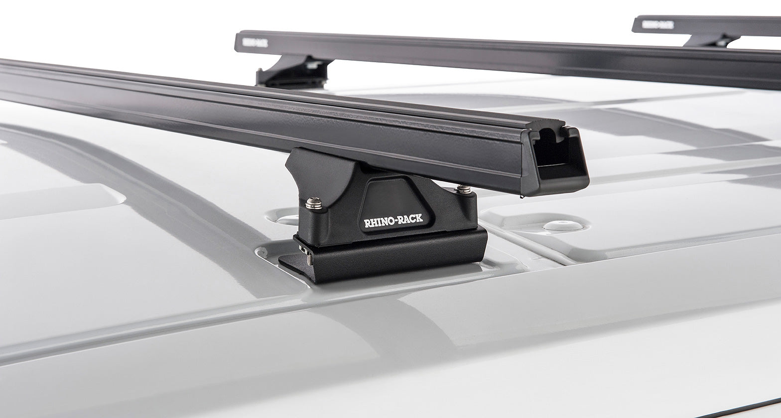 Kit de 4 barres de toit noires Heavy Duty de 1800mm avec pieds pour Ford Transit 2014+ de la marque RHINO-RACK.