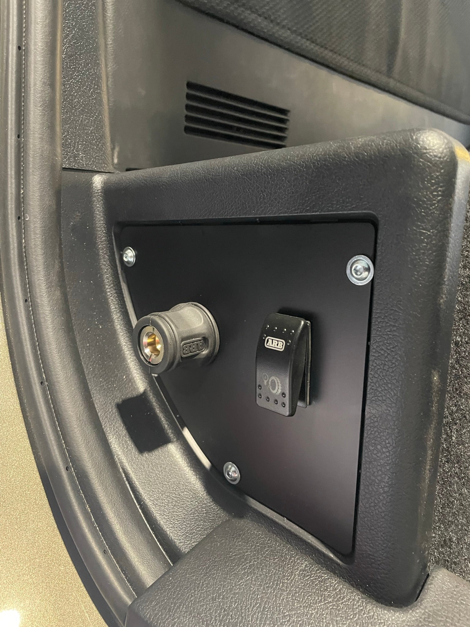 Support compresseur double ARB Toyota Hilux Revo Xtra Cab N4-Offroad sur Xperts4x4 Accessoires 4x4 Off-Road