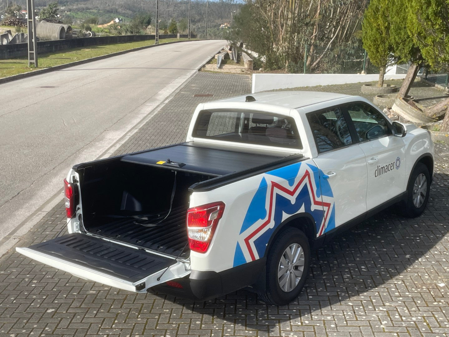 Rideau de Benne Top-Roll Manuel LINE4X4 Double Cab sur Xperts4x4 Accessoires 4x4 Off-Road