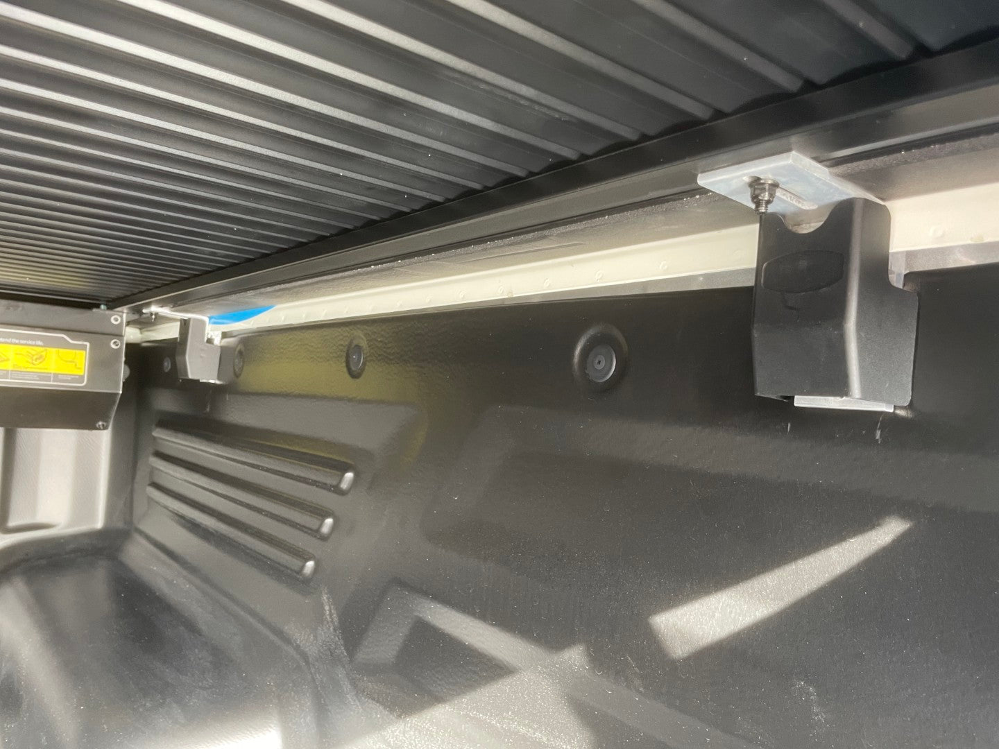 Rideau de Benne Top-Roll Manuel LINE4X4 Double Cab sur Xperts4x4 Accessoires 4x4 Off-Road