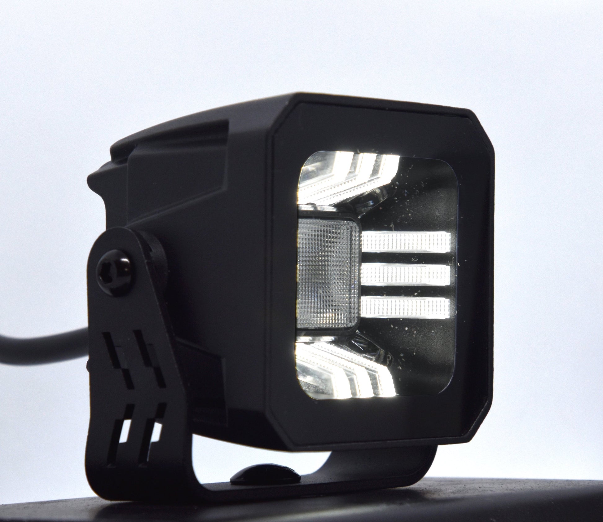 Feux de conduite LED LUMIDRIVE Dark Drive - Puissance & Style sur Xperts4x4 Accessoires 4x4 Off-Road