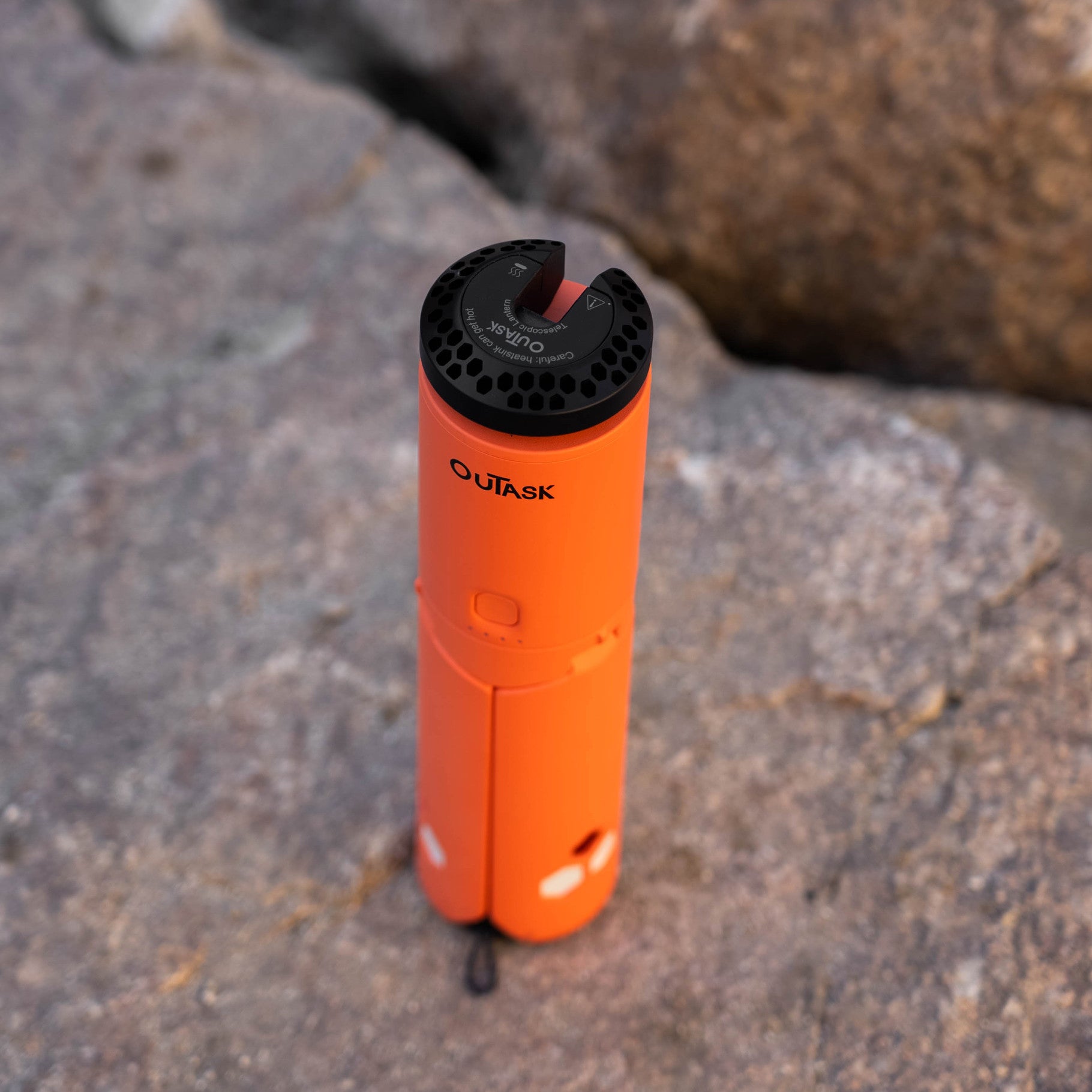 OuTask Lampe Télescopique LED Outdoor 720° - Orange sur Xperts4x4 Accessoires 4x4 Off-Road