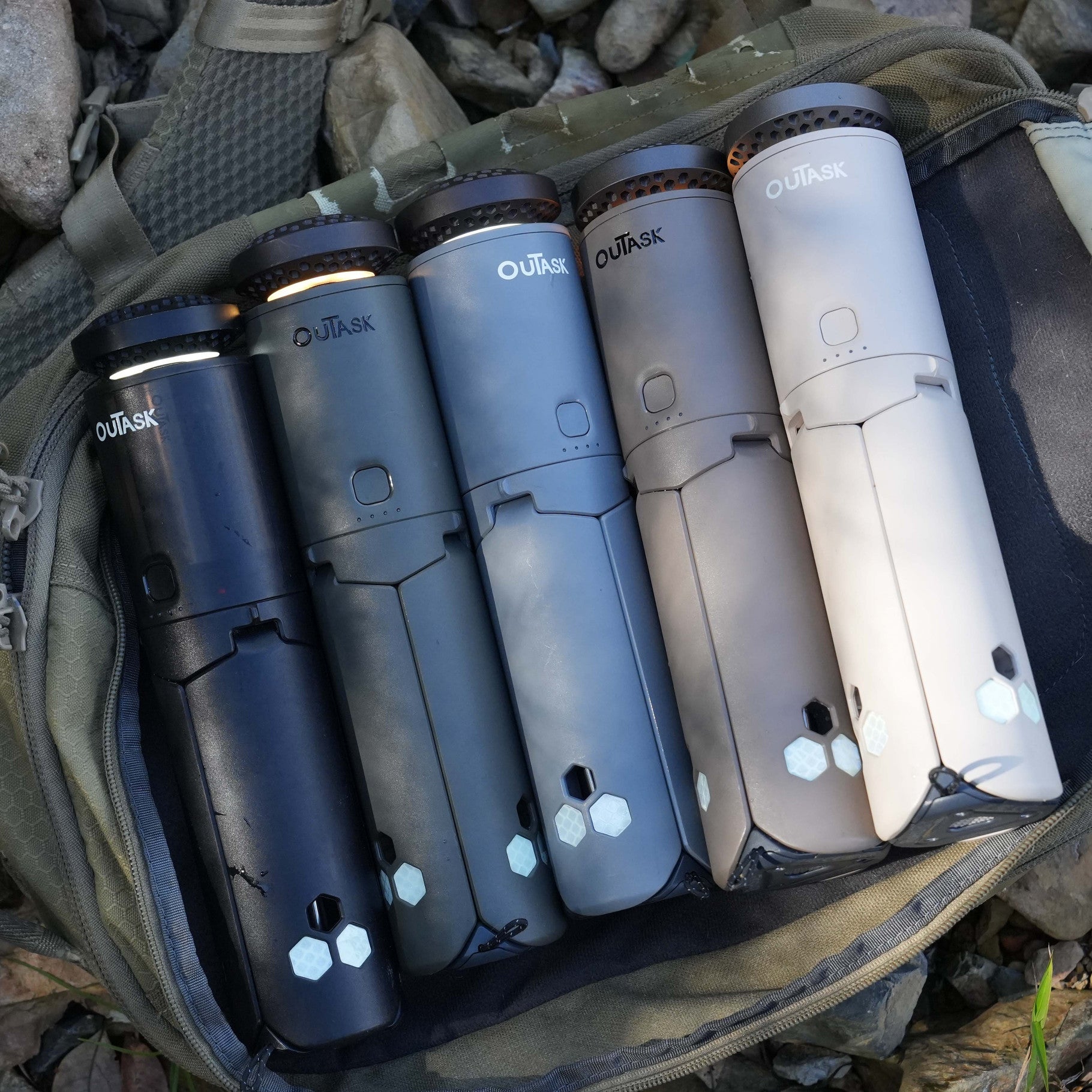 OuTask Lampe Télescopique LED Outdoor 720° - Tactical Earth sur Xperts4x4 Accessoires 4x4 Off-Road