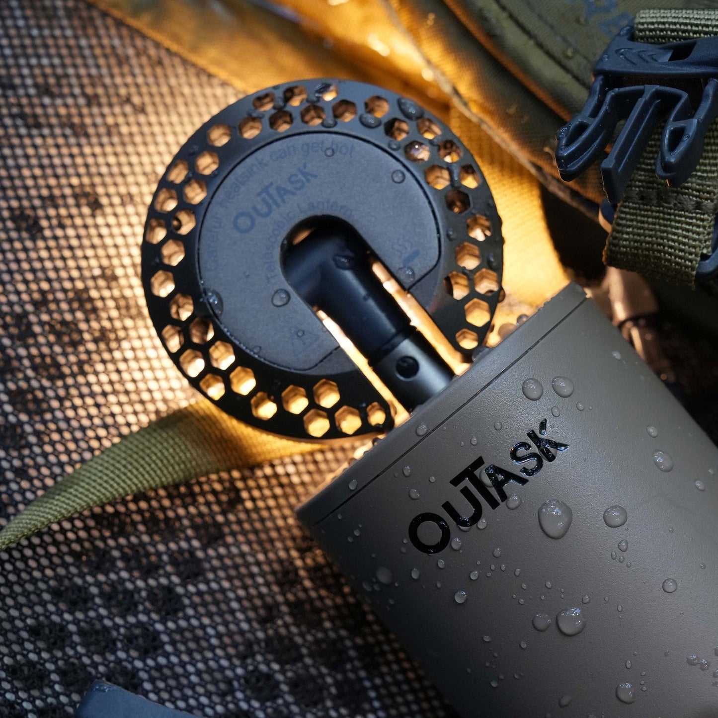 OuTask Lampe Télescopique LED Outdoor 720° - Tactical Earth sur Xperts4x4 Accessoires 4x4 Off-Road