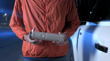 OuTask Lampe Télescopique LED Outdoor 720° - Vert Armée sur Xperts4x4 Accessoires 4x4 Off-Road