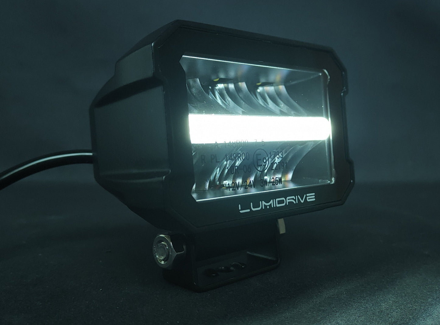 Phare de travail LED Lumidrive PROXIDRIVE 2800 lumens étanche sur Xperts4x4 Accessoires 4x4 Off-Road